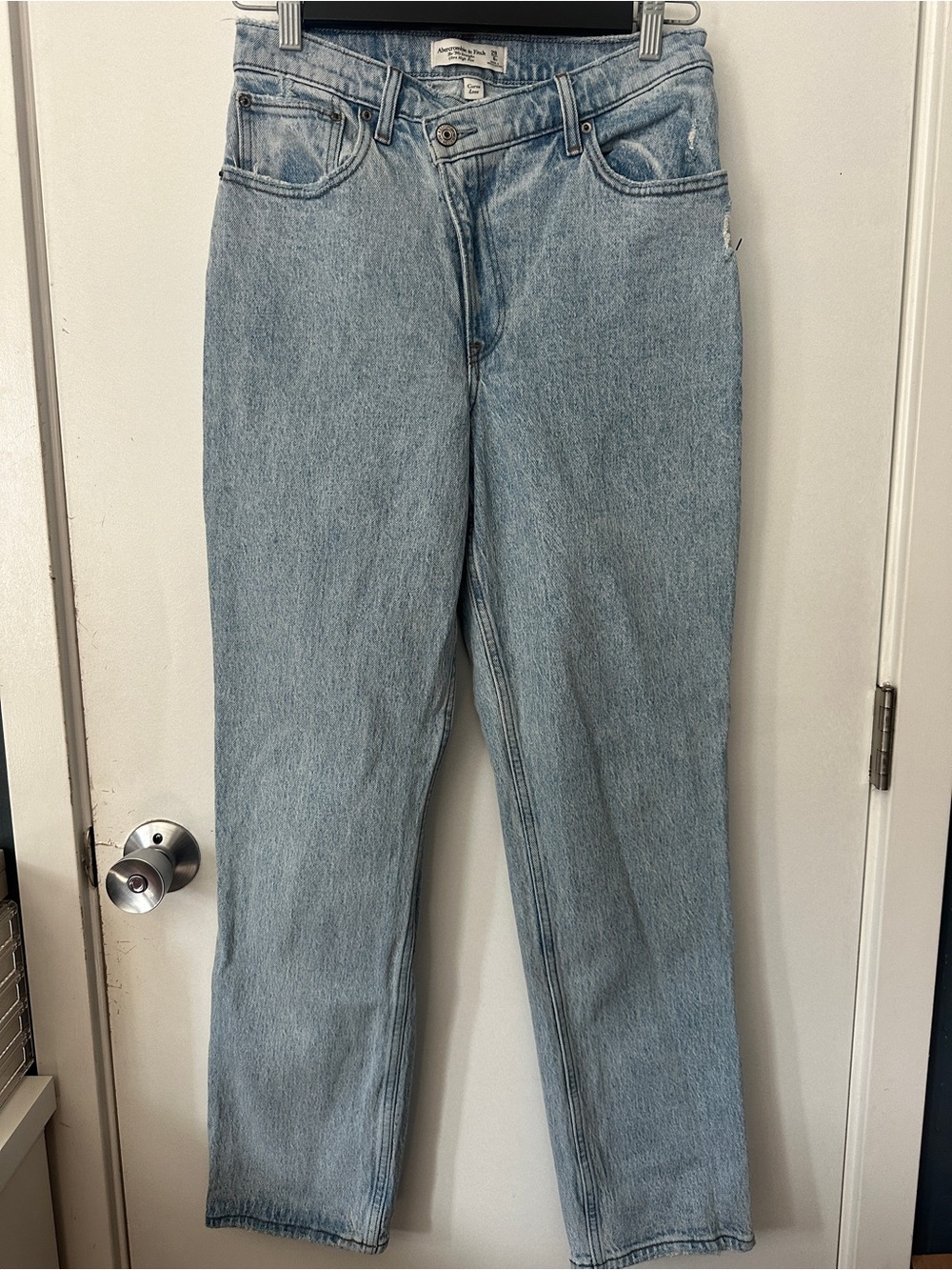Abercrombie & Fitch Curve Love The 90’s Straight Jeans – Light Wash – Women’s 28